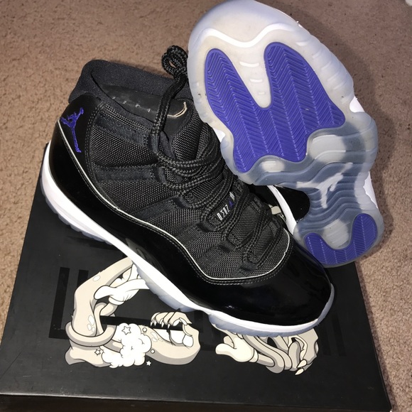 Space Jam 11s size 9
